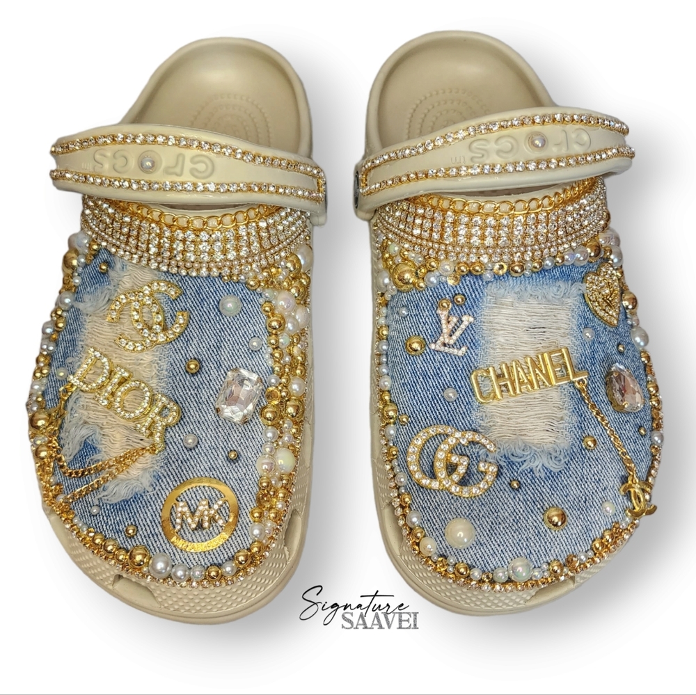 BRAND NEW Signature 'DenimMe' Crocs (Size J6)